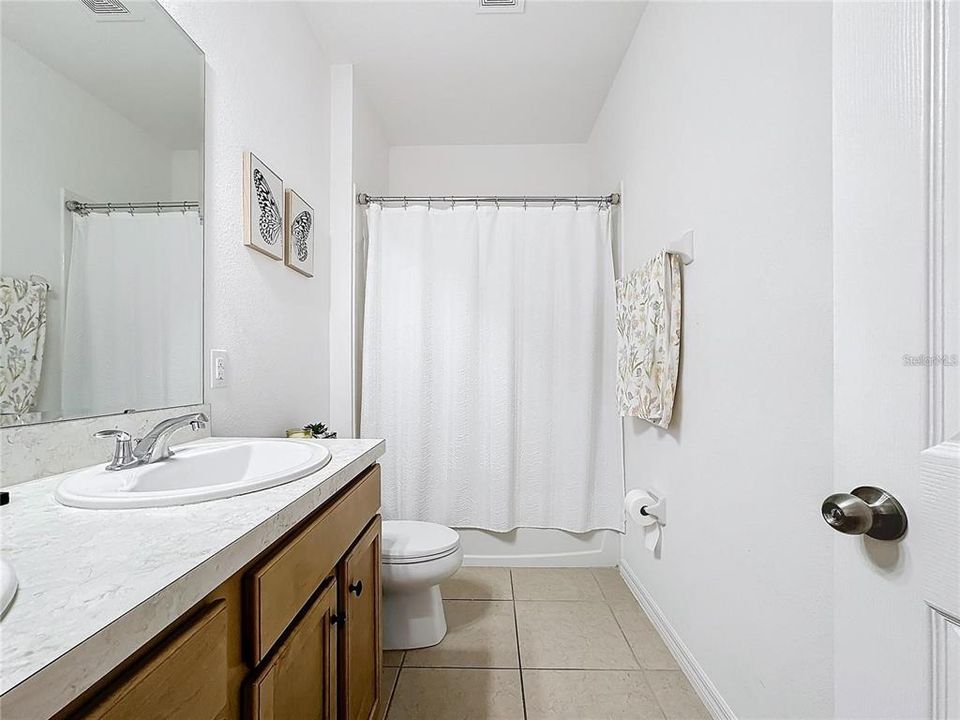 En Venta: $363,990 (4 camas, 3 baños, 2105 Pies cuadrados)