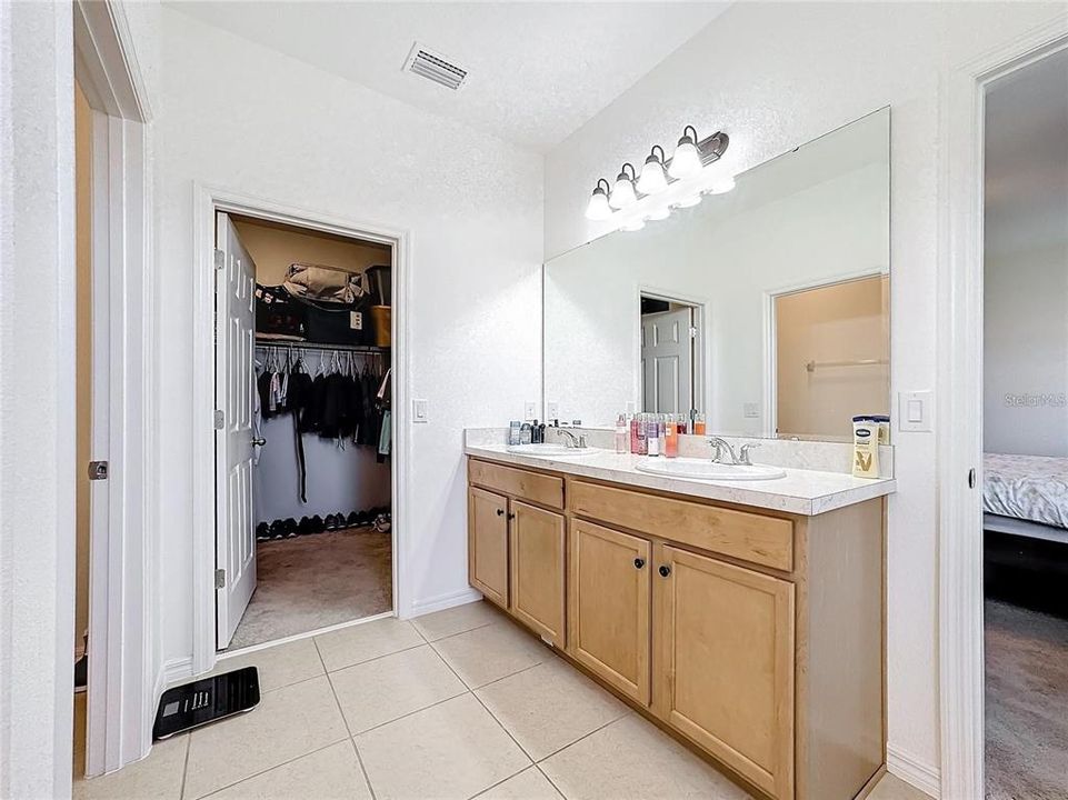 En Venta: $363,990 (4 camas, 3 baños, 2105 Pies cuadrados)