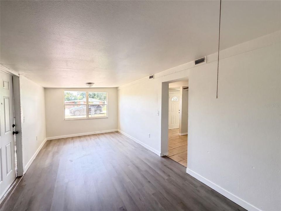 For Sale: $164,000 (3 beds, 1 baths, 1036 Square Feet)