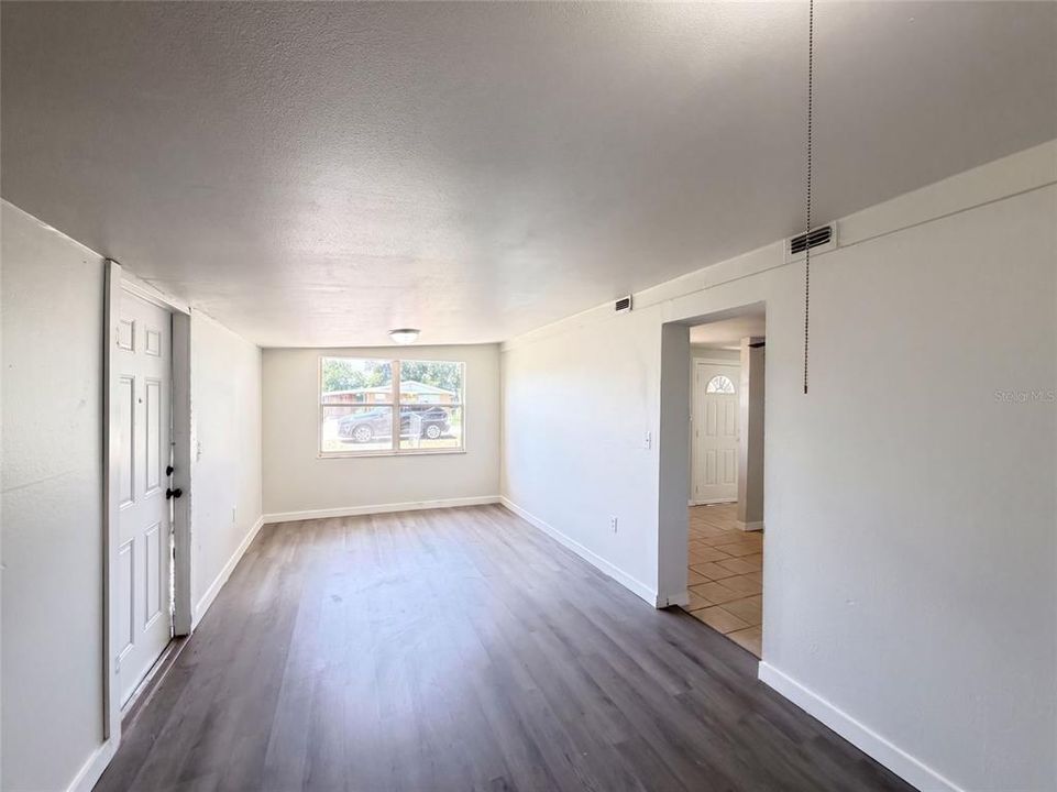 For Sale: $164,000 (3 beds, 1 baths, 1036 Square Feet)