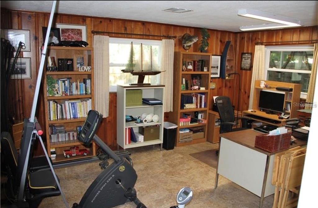 For Sale: $249,900 (3 beds, 2 baths, 1708 Square Feet)