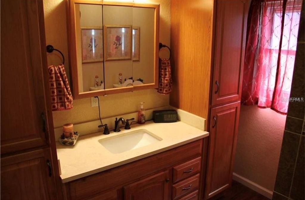 For Sale: $249,900 (3 beds, 2 baths, 1708 Square Feet)