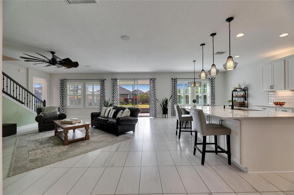 Activo con contrato: $679,000 (5 camas, 4 baños, 3615 Pies cuadrados)