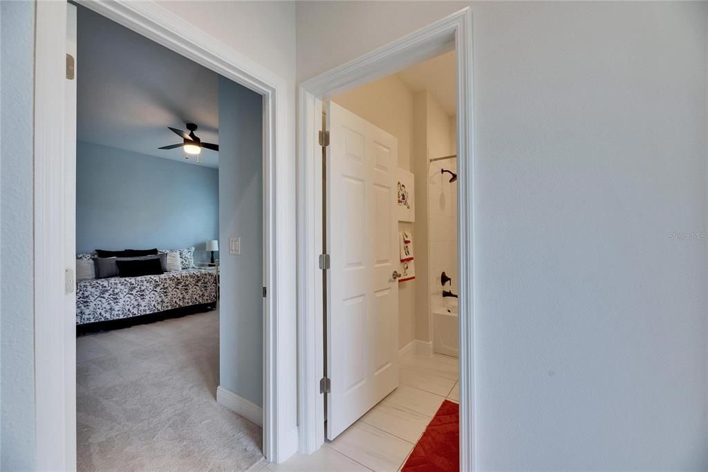 Activo con contrato: $679,000 (5 camas, 4 baños, 3615 Pies cuadrados)