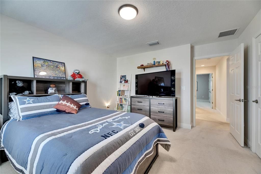 Activo con contrato: $679,000 (5 camas, 4 baños, 3615 Pies cuadrados)