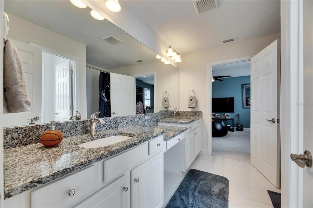 Activo con contrato: $679,000 (5 camas, 4 baños, 3615 Pies cuadrados)