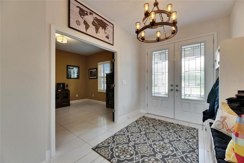 Activo con contrato: $679,000 (5 camas, 4 baños, 3615 Pies cuadrados)