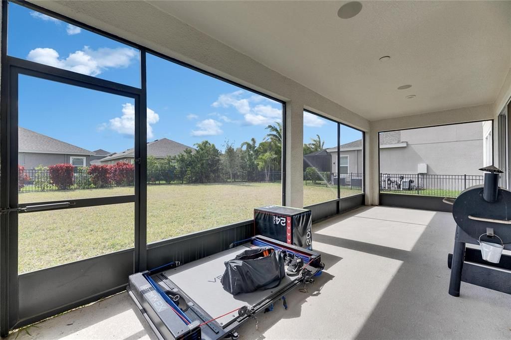 Activo con contrato: $679,000 (5 camas, 4 baños, 3615 Pies cuadrados)