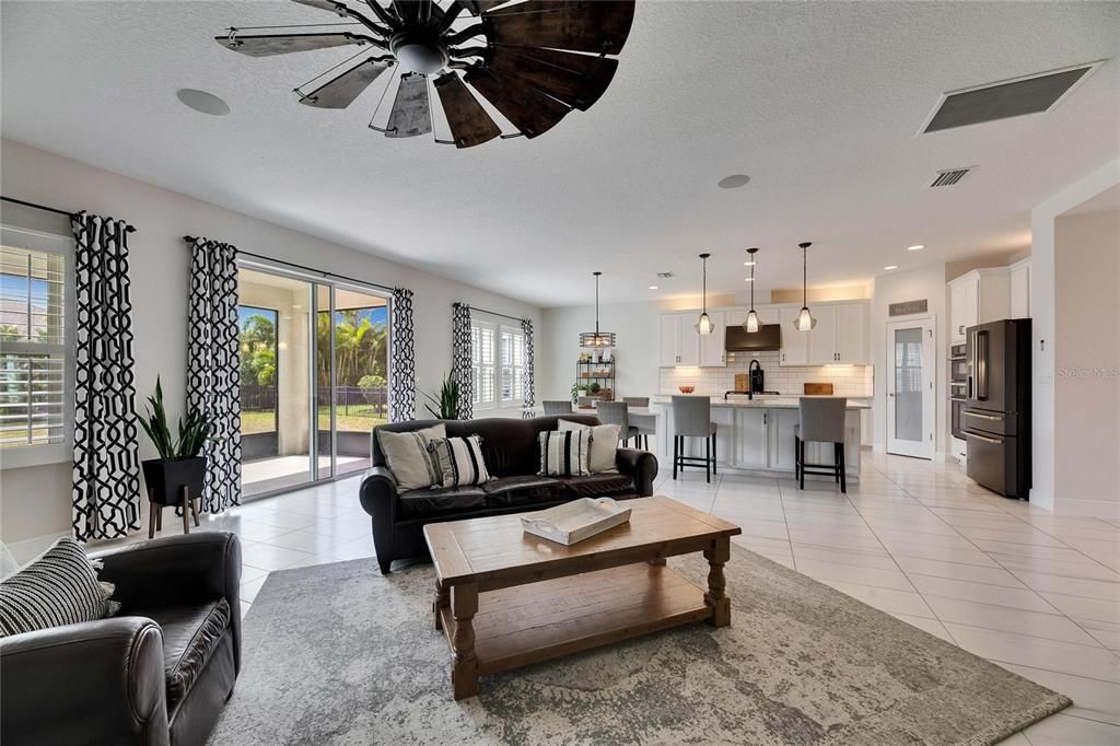 Activo con contrato: $679,000 (5 camas, 4 baños, 3615 Pies cuadrados)