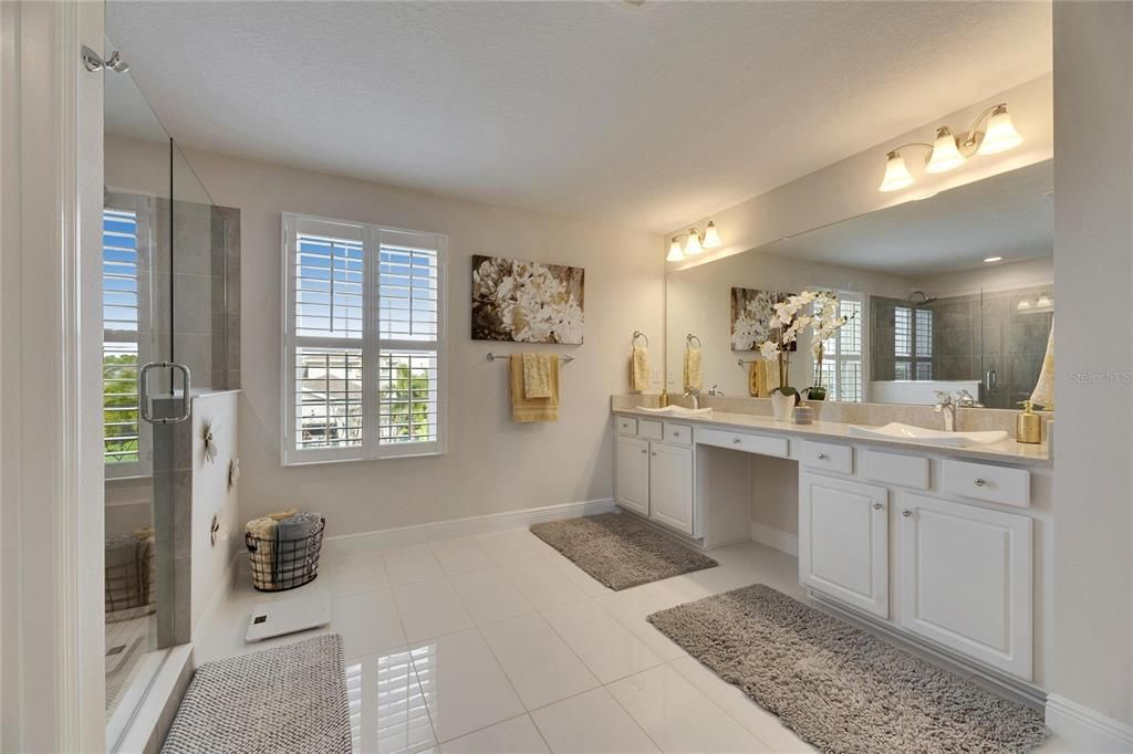 Activo con contrato: $679,000 (5 camas, 4 baños, 3615 Pies cuadrados)