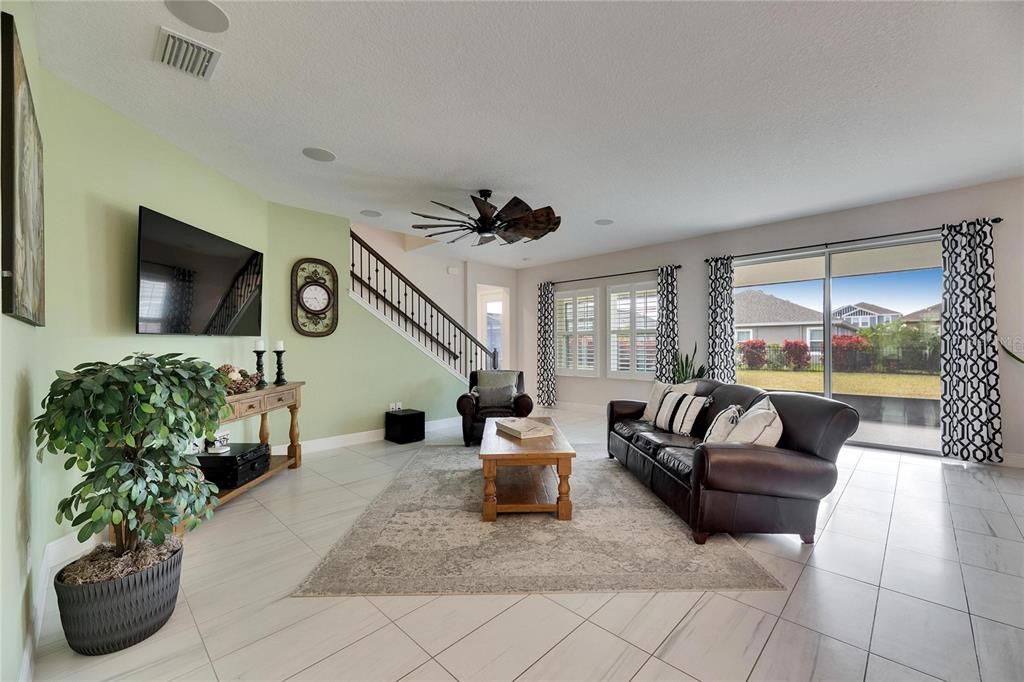 Activo con contrato: $679,000 (5 camas, 4 baños, 3615 Pies cuadrados)