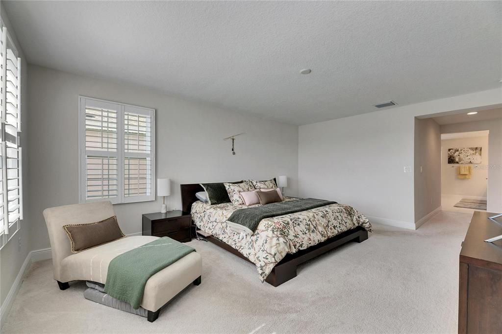 Activo con contrato: $679,000 (5 camas, 4 baños, 3615 Pies cuadrados)