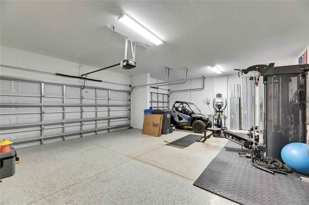 Activo con contrato: $679,000 (5 camas, 4 baños, 3615 Pies cuadrados)