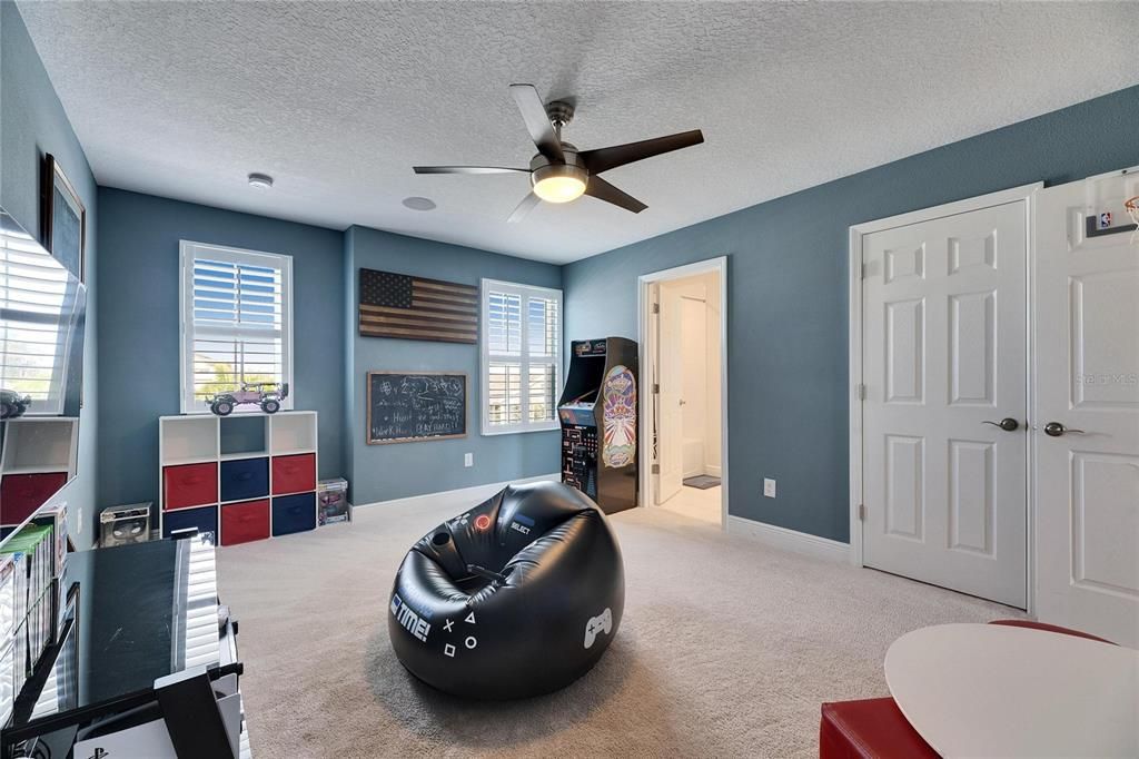 Activo con contrato: $679,000 (5 camas, 4 baños, 3615 Pies cuadrados)