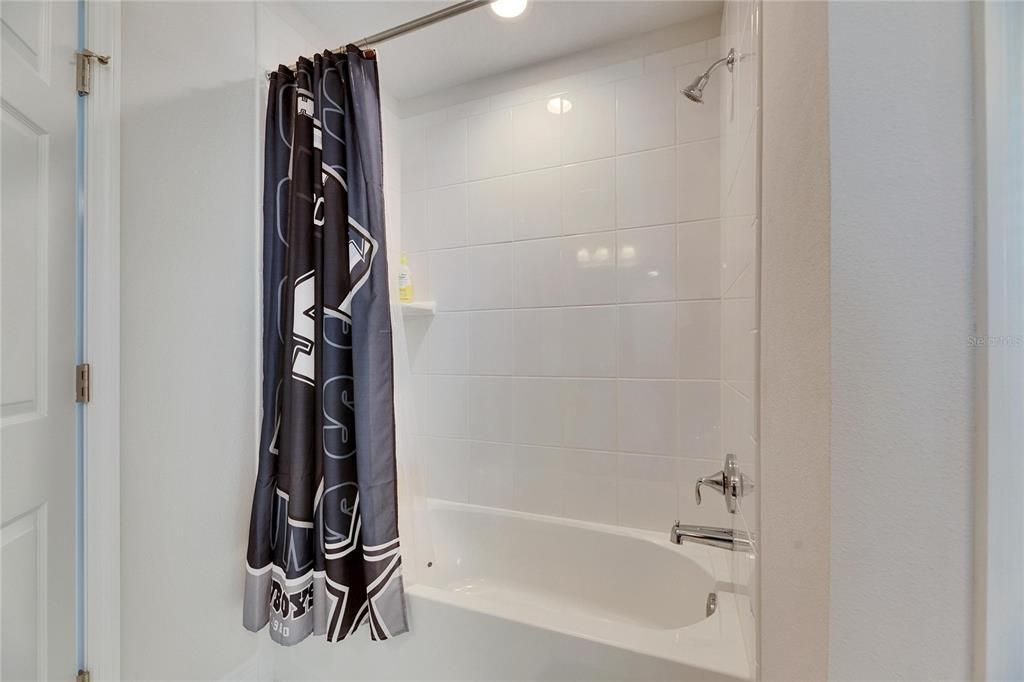 Activo con contrato: $679,000 (5 camas, 4 baños, 3615 Pies cuadrados)