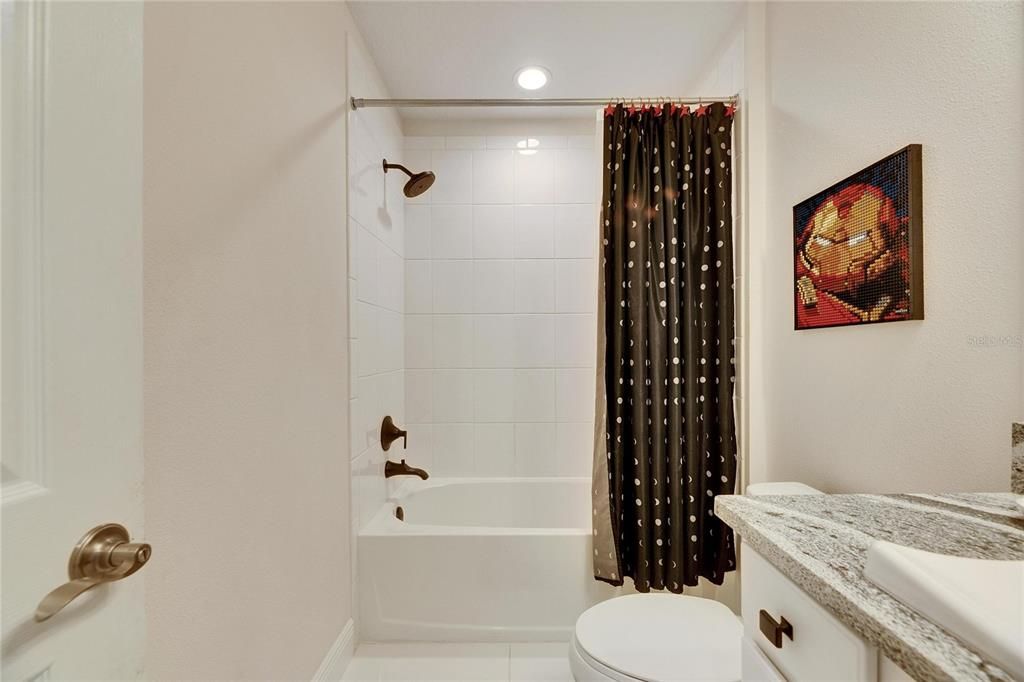 Activo con contrato: $679,000 (5 camas, 4 baños, 3615 Pies cuadrados)