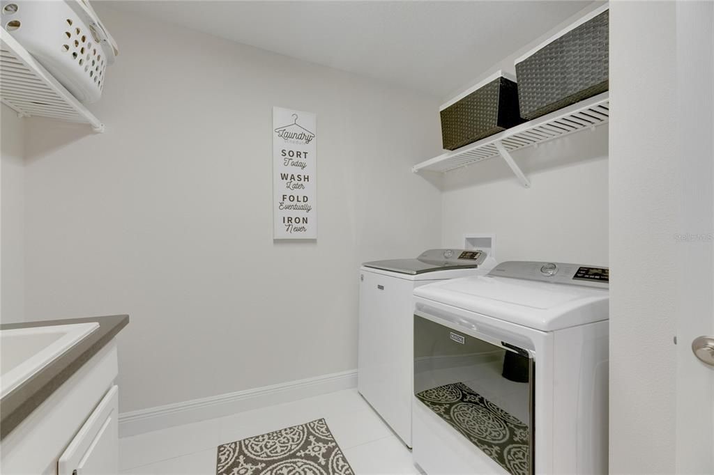 Activo con contrato: $679,000 (5 camas, 4 baños, 3615 Pies cuadrados)
