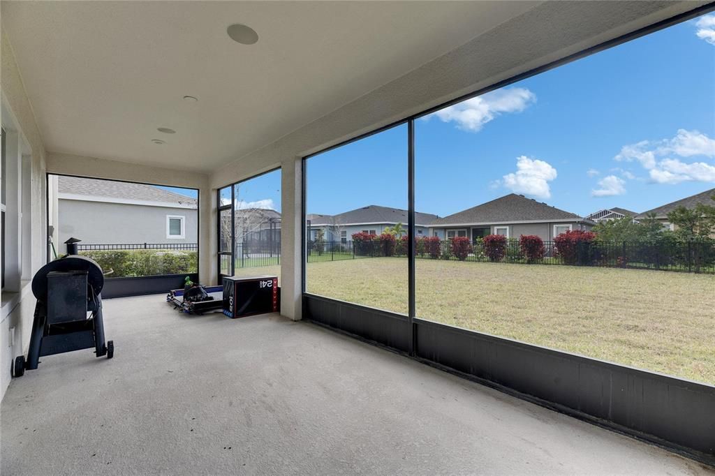 Activo con contrato: $679,000 (5 camas, 4 baños, 3615 Pies cuadrados)