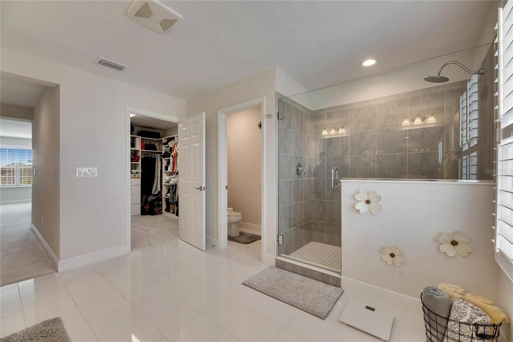 Activo con contrato: $679,000 (5 camas, 4 baños, 3615 Pies cuadrados)