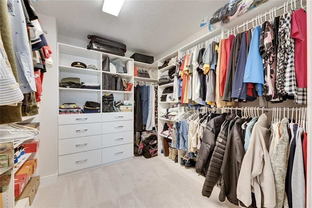 Activo con contrato: $679,000 (5 camas, 4 baños, 3615 Pies cuadrados)