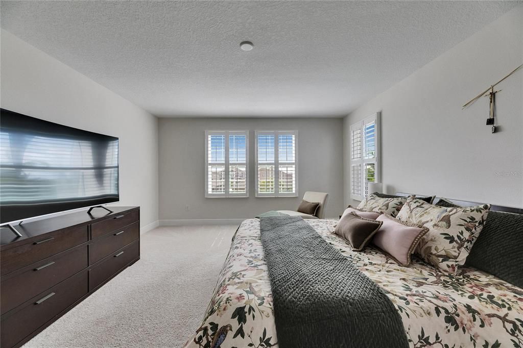 Activo con contrato: $679,000 (5 camas, 4 baños, 3615 Pies cuadrados)