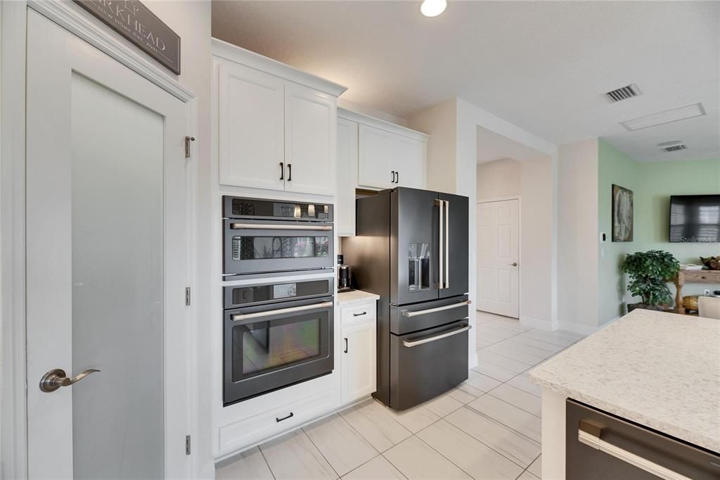 Activo con contrato: $679,000 (5 camas, 4 baños, 3615 Pies cuadrados)