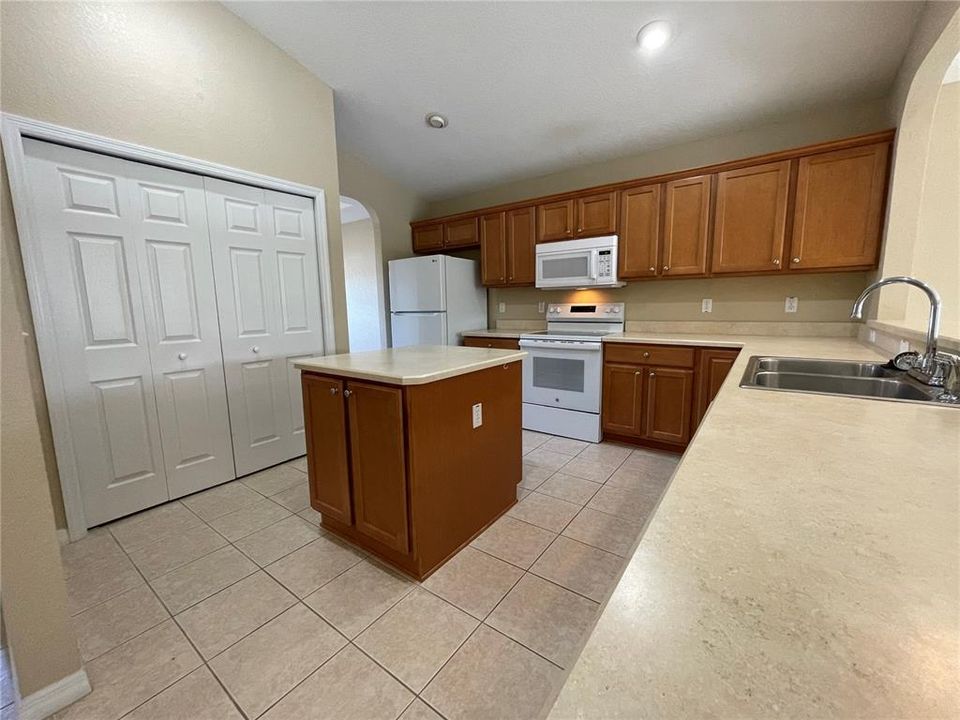 En Venta: $289,900 (3 camas, 2 baños, 1733 Pies cuadrados)