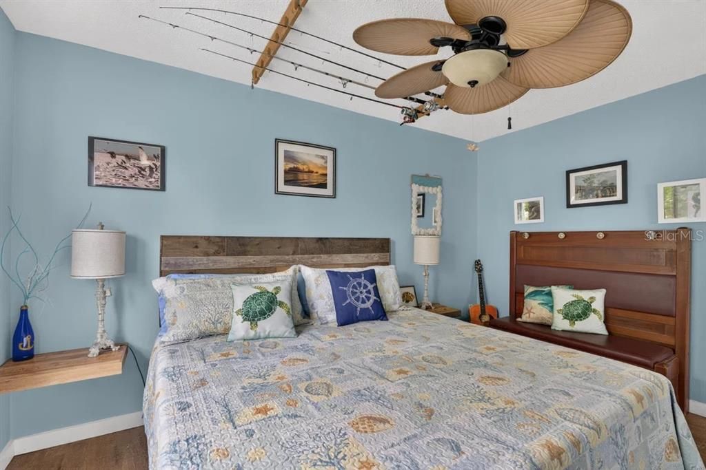 For Sale: $525,000 (2 beds, 1 baths, 840 Square Feet)