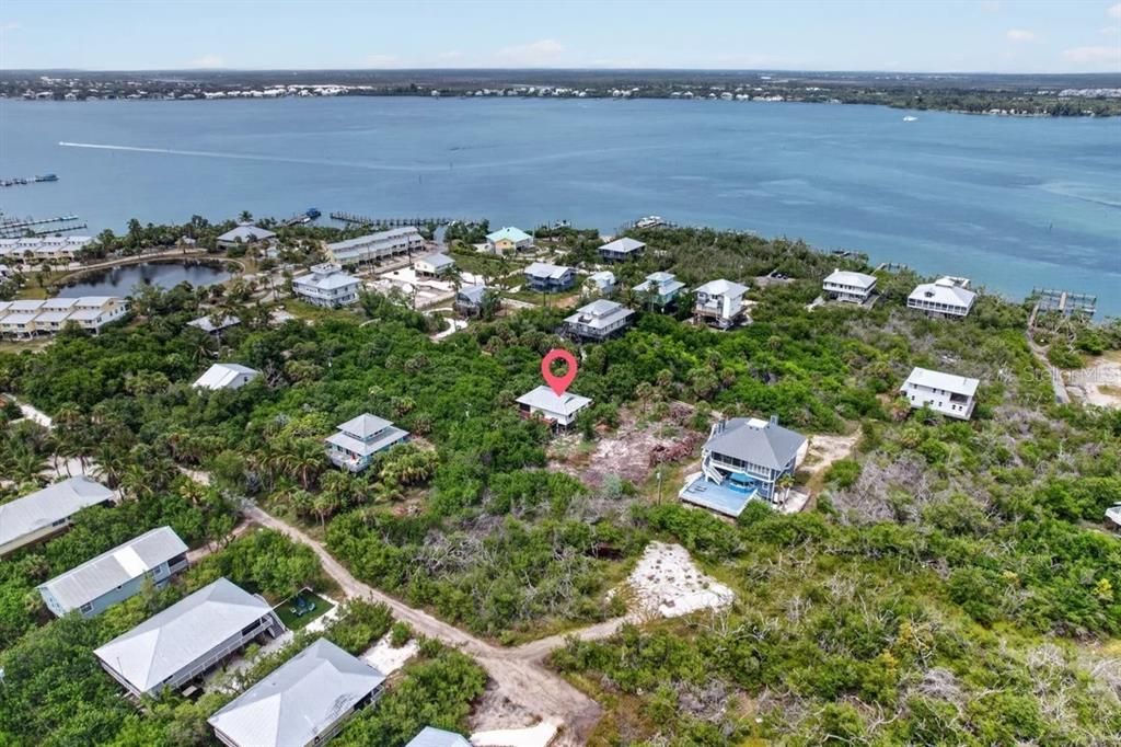 For Sale: $525,000 (2 beds, 1 baths, 840 Square Feet)