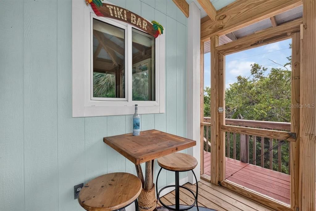 For Sale: $525,000 (2 beds, 1 baths, 840 Square Feet)
