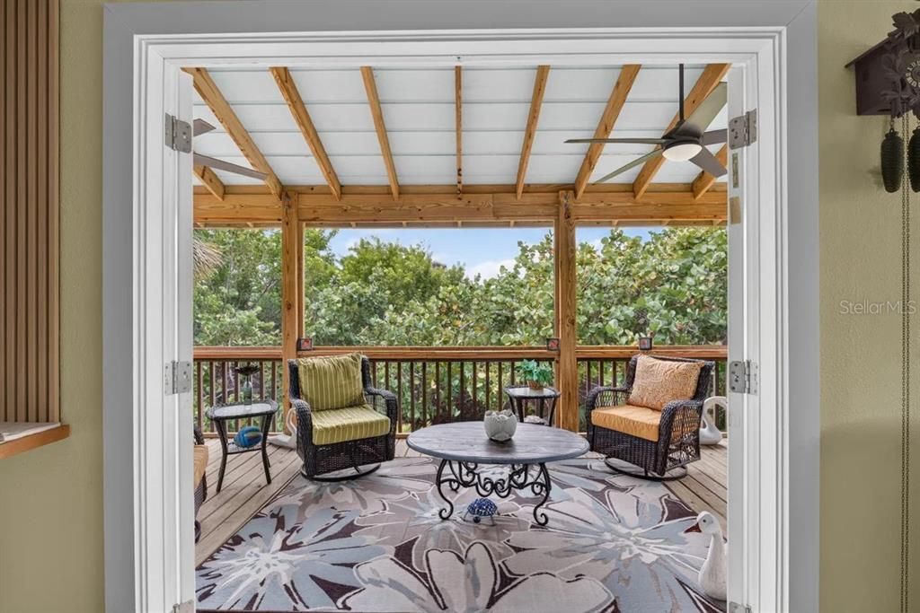 For Sale: $525,000 (2 beds, 1 baths, 840 Square Feet)