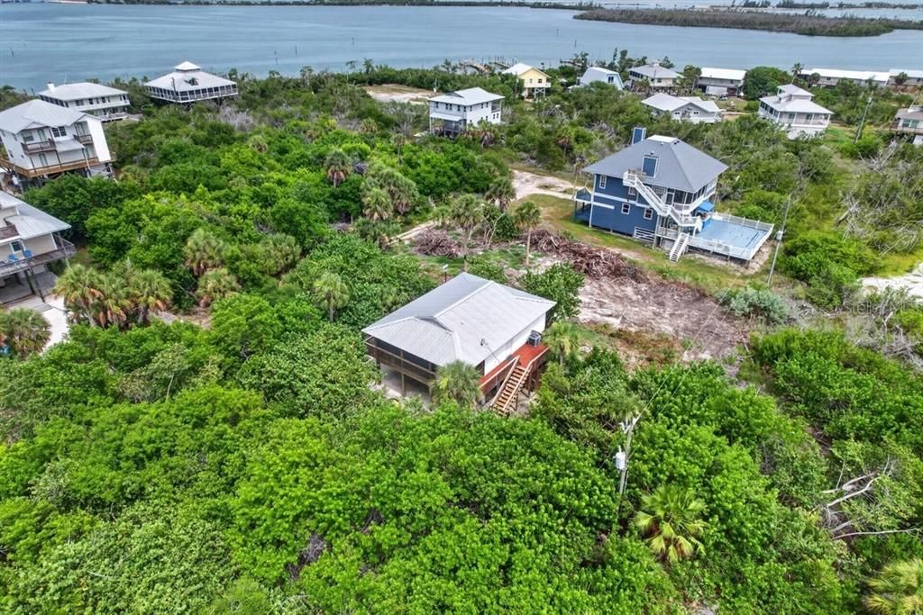 For Sale: $525,000 (2 beds, 1 baths, 840 Square Feet)