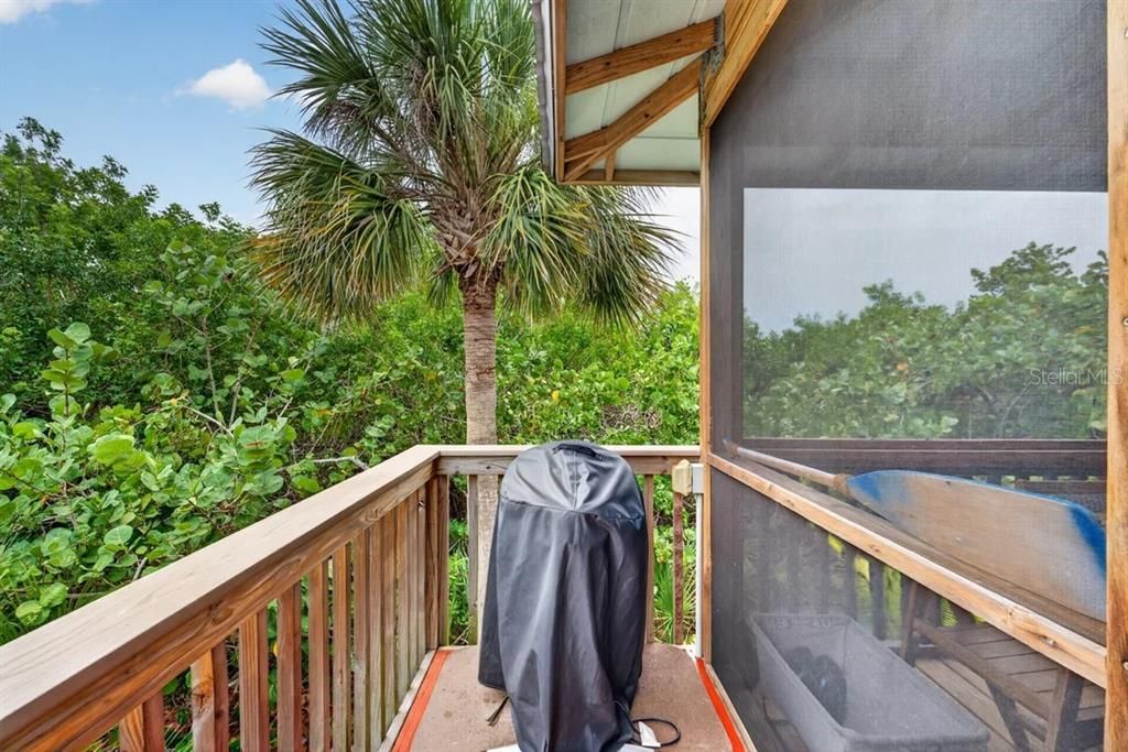 For Sale: $525,000 (2 beds, 1 baths, 840 Square Feet)