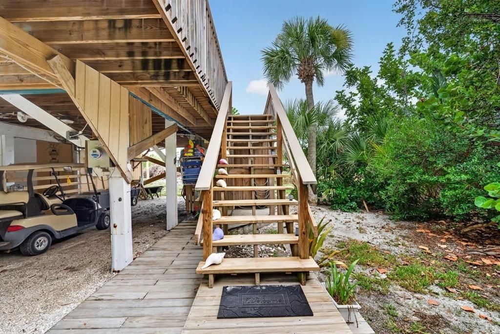 For Sale: $525,000 (2 beds, 1 baths, 840 Square Feet)