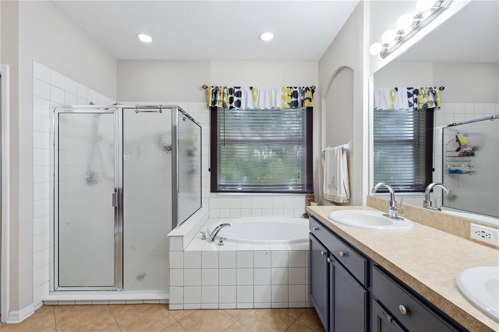 For Sale: $359,000 (3 beds, 2 baths, 1703 Square Feet)