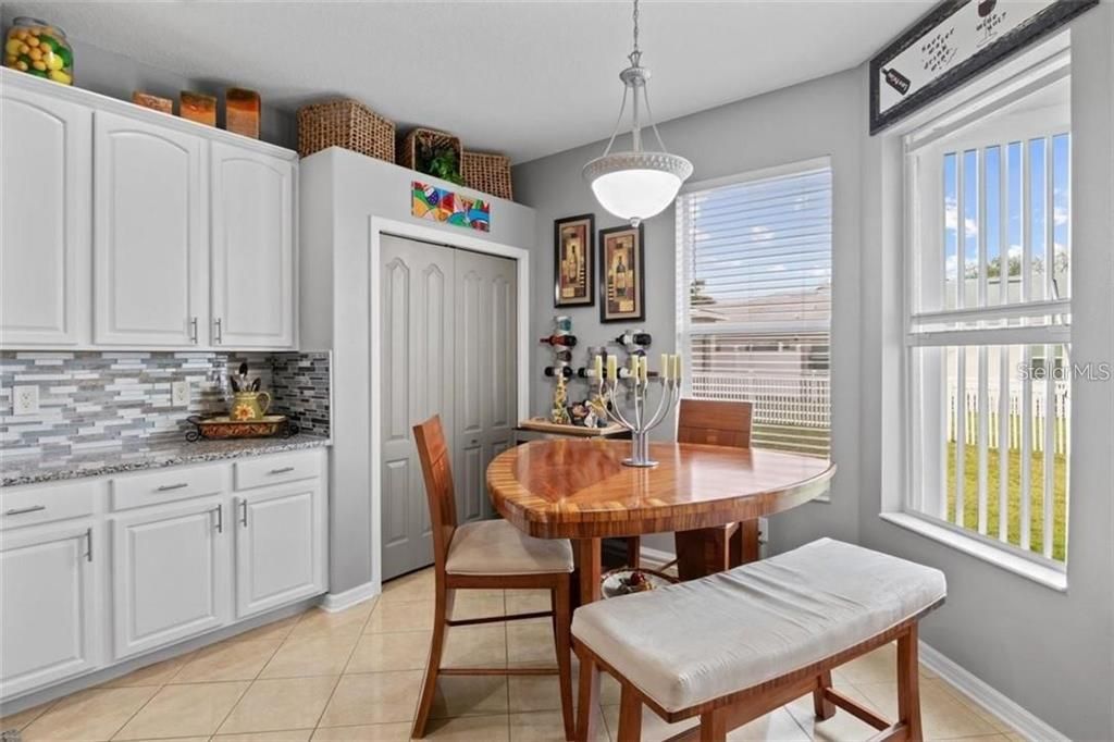 For Sale: $359,000 (3 beds, 2 baths, 1703 Square Feet)