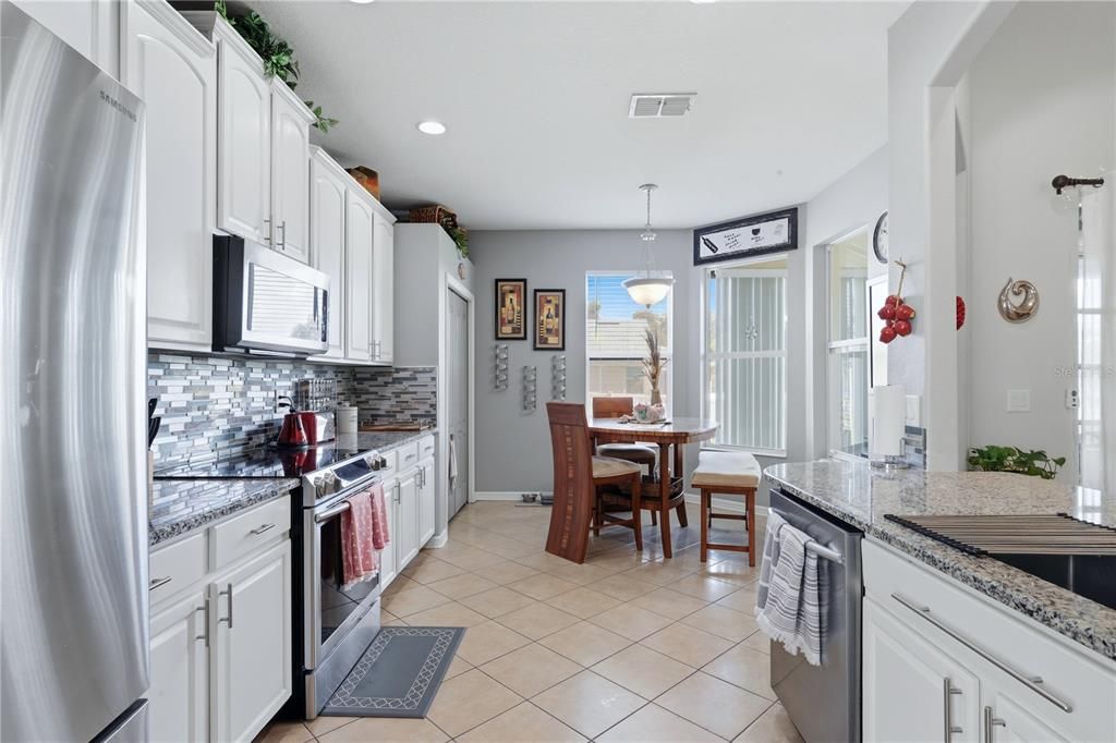 For Sale: $359,000 (3 beds, 2 baths, 1703 Square Feet)