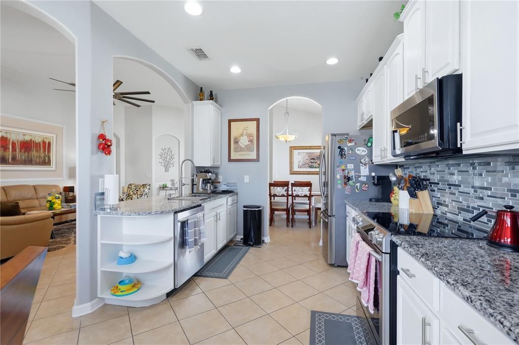 For Sale: $359,000 (3 beds, 2 baths, 1703 Square Feet)