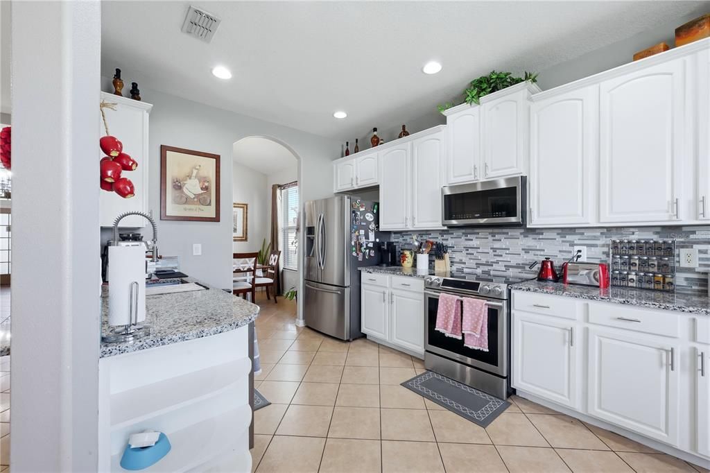 For Sale: $359,000 (3 beds, 2 baths, 1703 Square Feet)