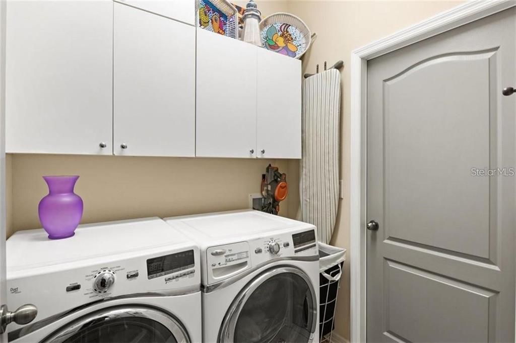 For Sale: $359,000 (3 beds, 2 baths, 1703 Square Feet)