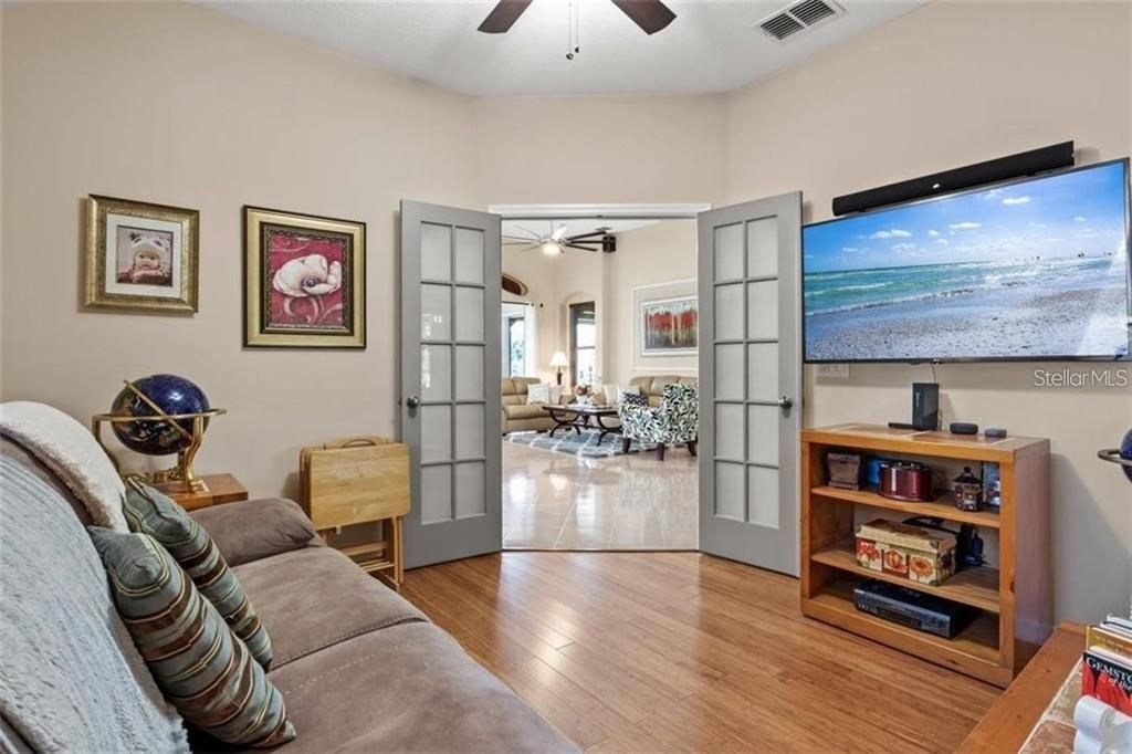For Sale: $359,000 (3 beds, 2 baths, 1703 Square Feet)
