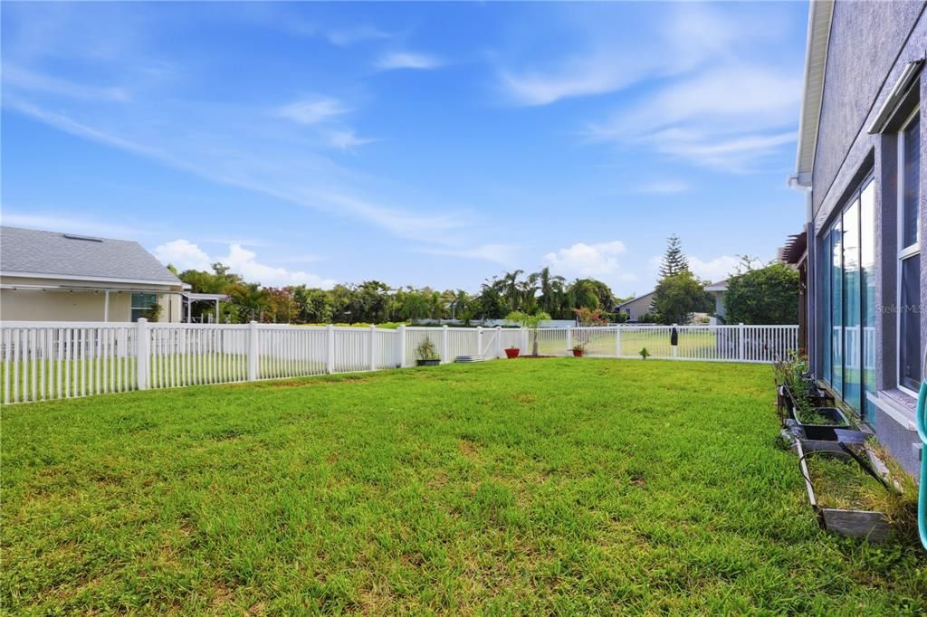 For Sale: $359,000 (3 beds, 2 baths, 1703 Square Feet)