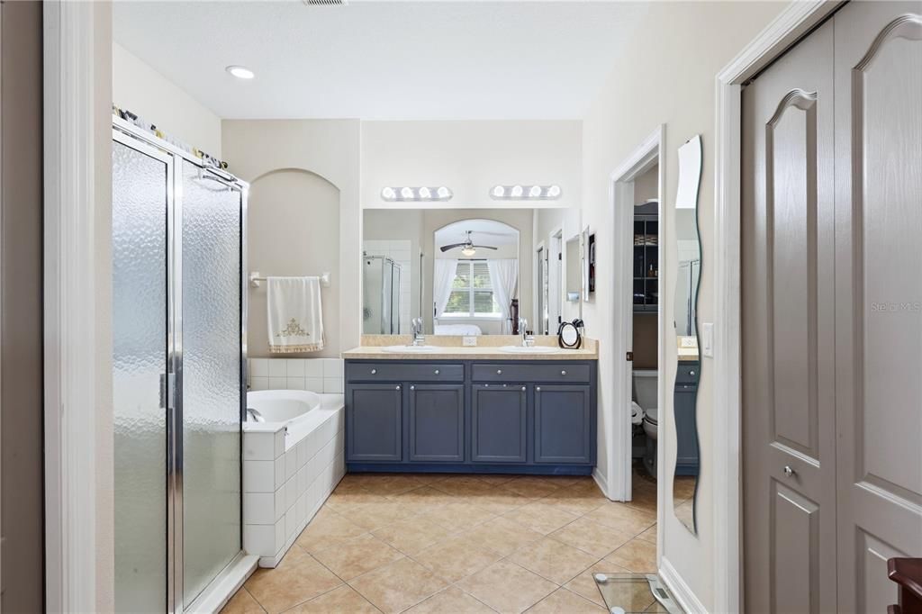 For Sale: $359,000 (3 beds, 2 baths, 1703 Square Feet)