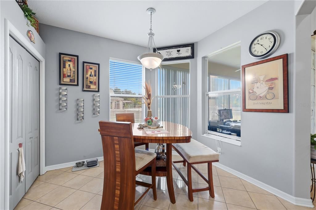 For Sale: $359,000 (3 beds, 2 baths, 1703 Square Feet)