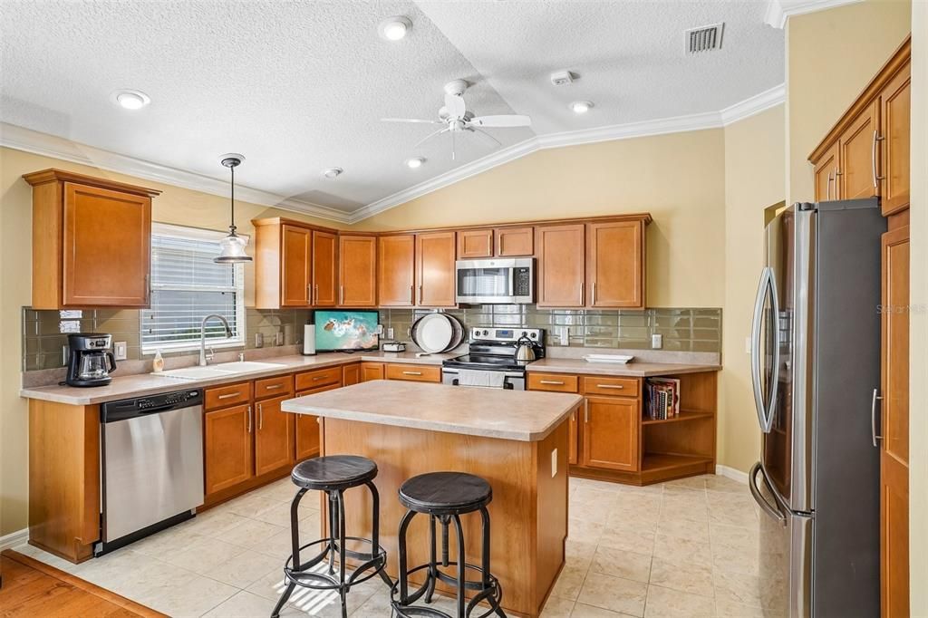 For Sale: $490,000 (3 beds, 2 baths, 1726 Square Feet)