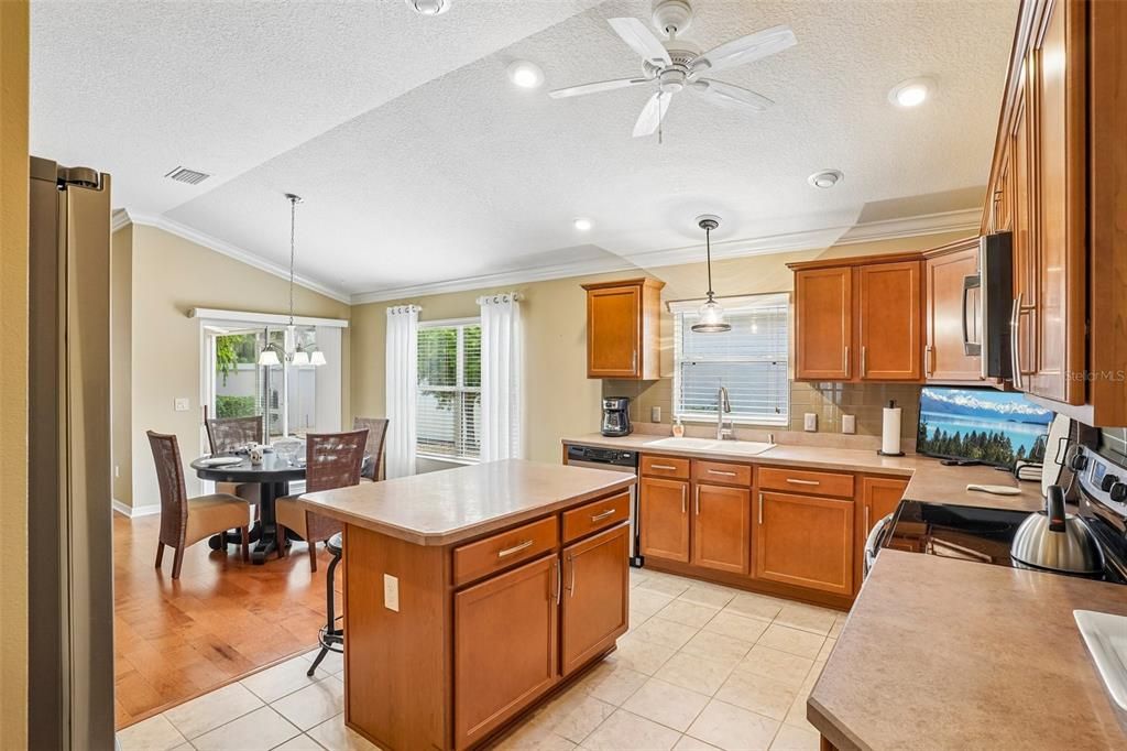 For Sale: $490,000 (3 beds, 2 baths, 1726 Square Feet)