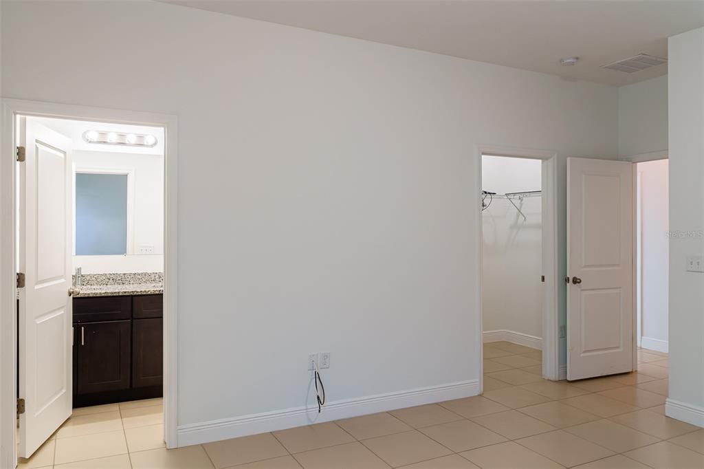 For Sale: $278,000 (4 beds, 2 baths, 1560 Square Feet)