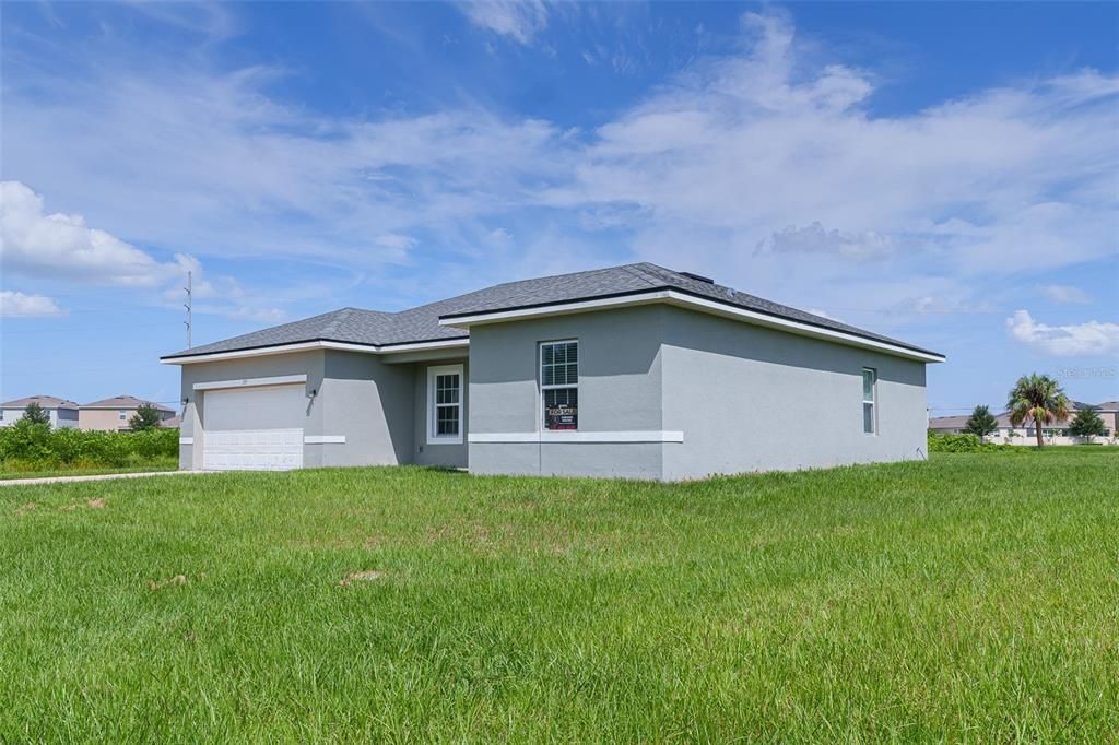For Sale: $278,000 (4 beds, 2 baths, 1560 Square Feet)