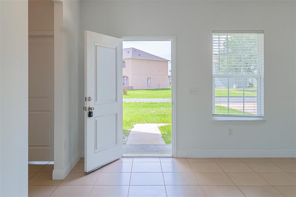 For Sale: $278,000 (4 beds, 2 baths, 1560 Square Feet)