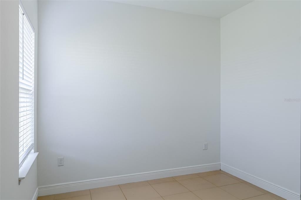 For Sale: $278,000 (4 beds, 2 baths, 1560 Square Feet)